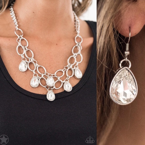 paparazzi Jewelry - ❤️Show Stopping Shimmer Necklace Set